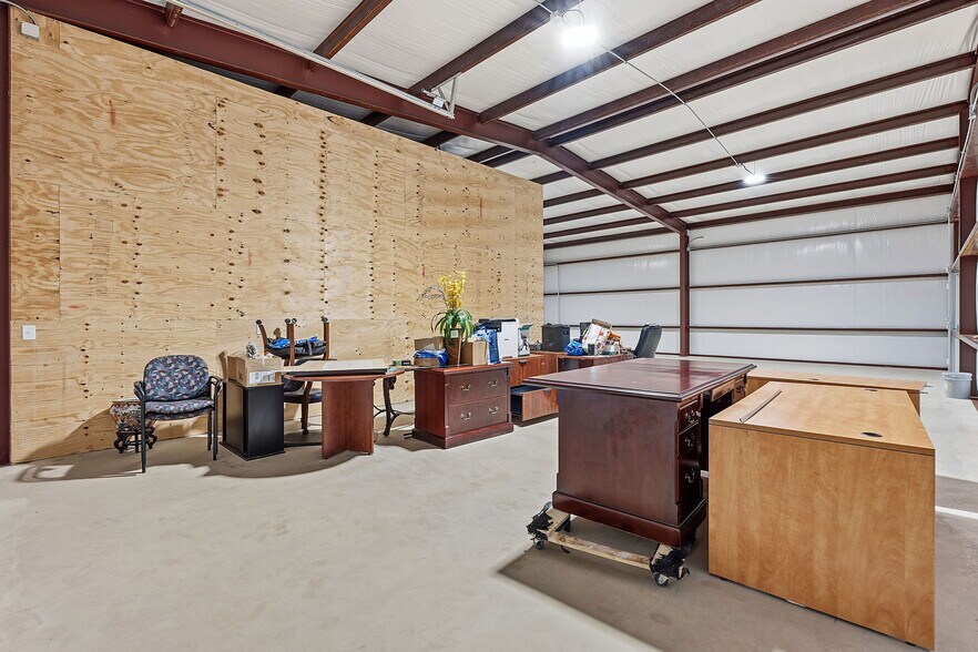 More Photos Of 7748 E US Highway 290, Johnson City Warehouse For Sale
