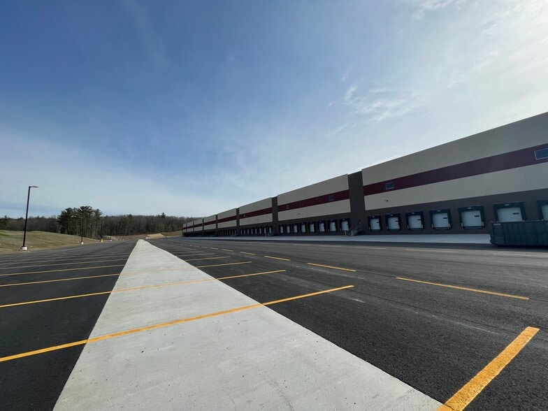 More Photos Of 475 Leominster Shirley Rd, Lunenburg Warehouse For Lease