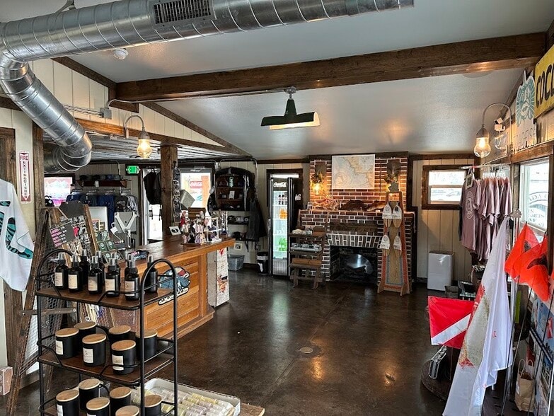 More Photos Of 10 Natelle Ave, Brooksville General Retail For Lease