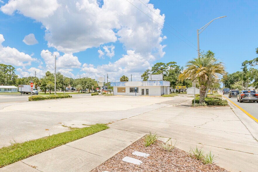 More Photos Of 1220 S Washington Ave, Titusville Convenience Store For Lease