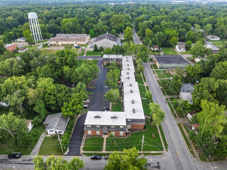 More Photos Of 400 N Oakland Ave, Carbondale Apartments For Sale