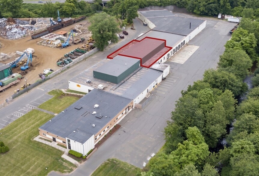 More Photos Of 237 E Aurora St, Waterbury Manufacturing For Lease