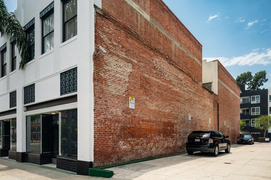 More Photos Of 200-208 N Broadway, Santa Ana Storefront Retail Office For Lease