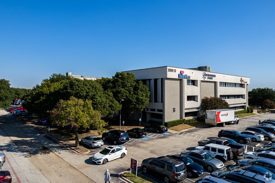 More Photos Of 3801 W 15th St, Plano Medical For Lease