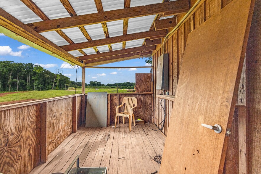 More Photos Of 252 Komplex Dr, Carnesville Warehouse For Sale