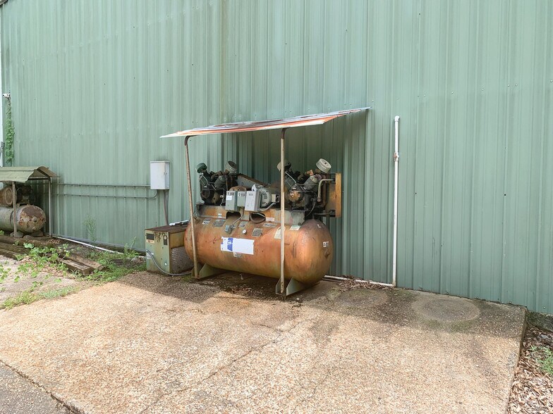 More Photos Of 7010 Moffett Rd, Mobile Industrial For Sale