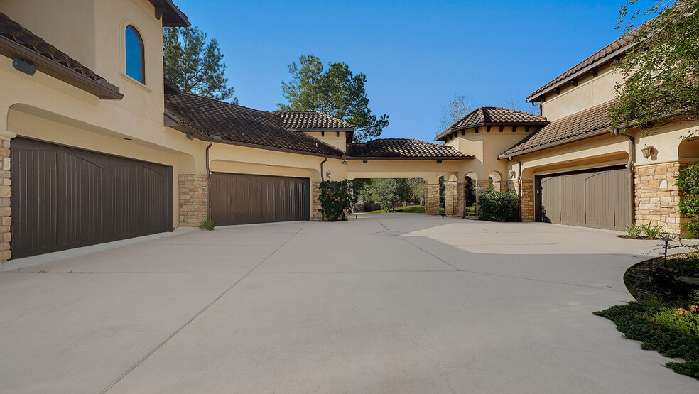 More Photos Of 28611 Blue Jack Ln, Magnolia Sports And Entertainment For Sale