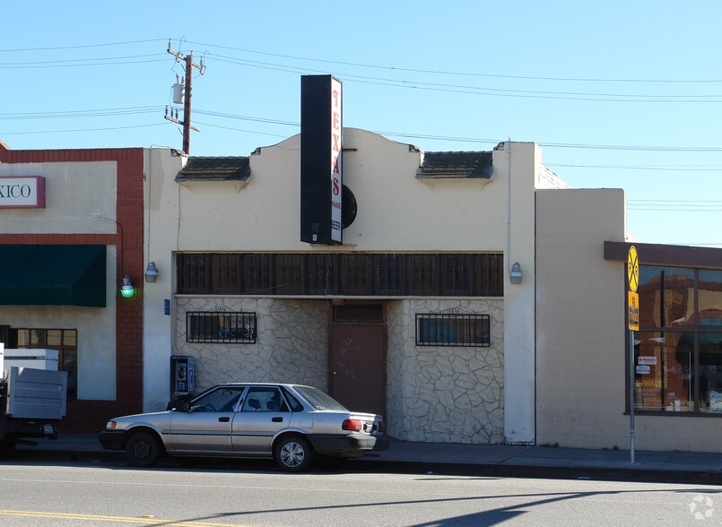 Primary Photo Of 204 E 5th St, Oxnard Storefront For Lease