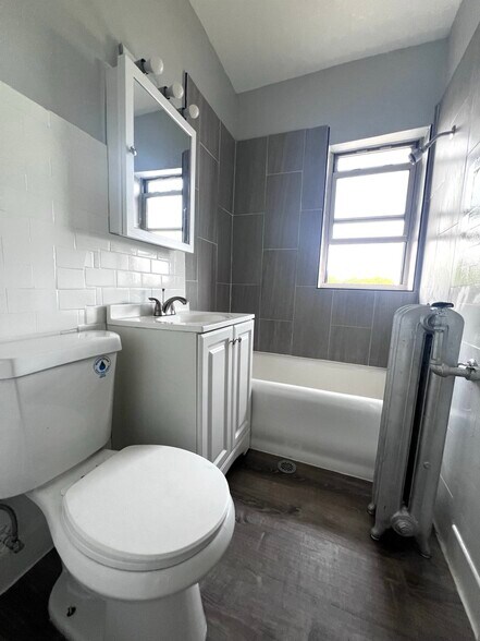 More Photos Of 6720 S Jeffery Blvd, Chicago Apartments For Sale