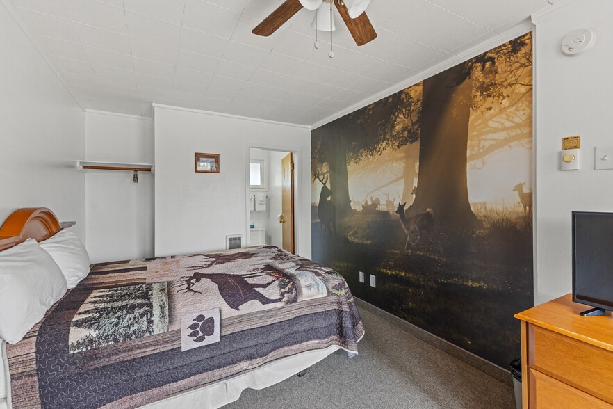 More Photos Of 787 N Central Blvd, Coquille Hotel For Sale