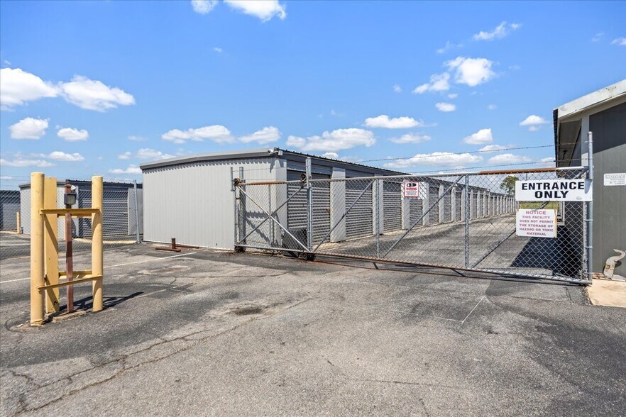 More Photos Of 14908 FM 775, Floresville Self Storage For Sale