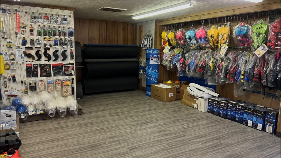 More Photos Of 2618 W Main St, Gun Barrel City Storefront For Sale