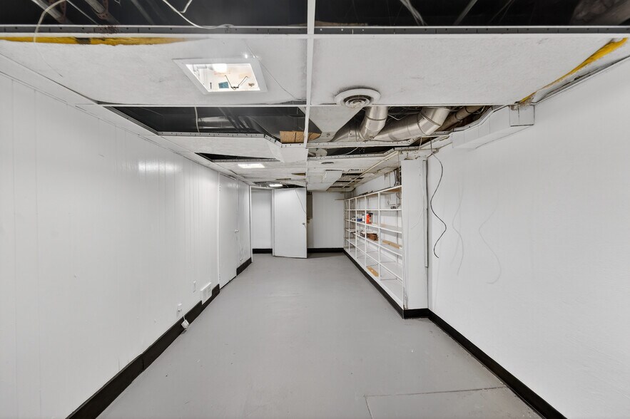 More Photos Of 2001 Capitol dr, Milwaukee Office For Sale