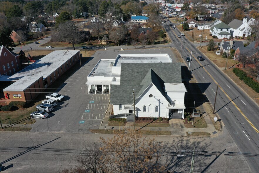 More Photos Of 401 W Cumberland St, Dunn Funeral Home For Sale