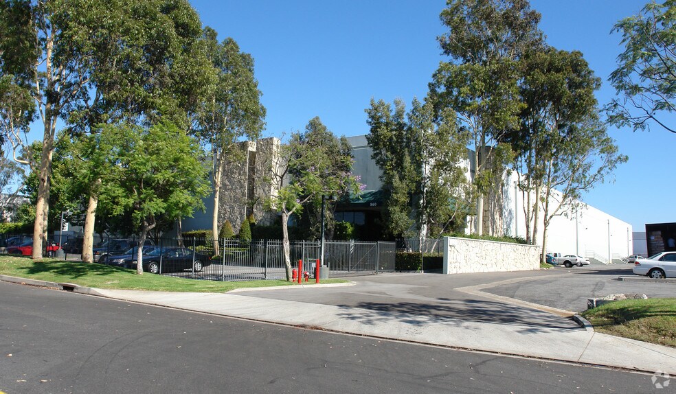 More Photos Of 860 Sandhill Ave, Carson Warehouse For Lease