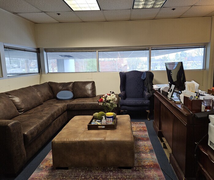 More Photos Of 6276 Memorial Dr, Stone Mountain Auto Dealership For Sale