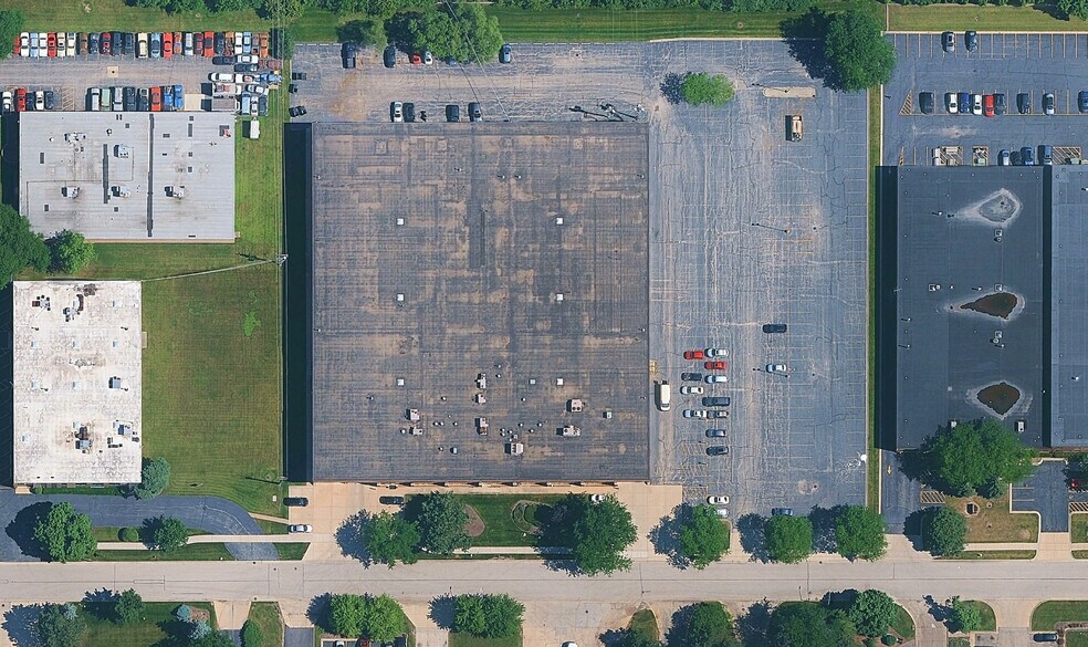 More Photos Of 190-198 W Carpenter Ave, Wheeling Warehouse For Sale