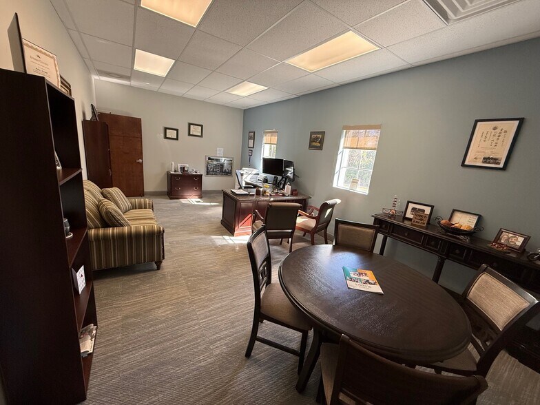 More Photos Of 389 Commerce Pky, Rockledge Medical For Lease