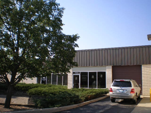 More Photos Of 1808 Janke Dr, Northbrook Warehouse For Lease