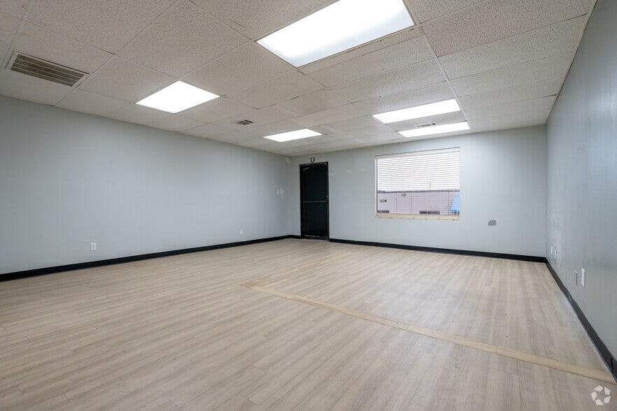 More Photos Of 1510 Randolph St, Carrollton Unknown For Lease