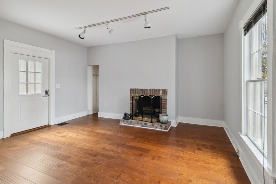More Photos Of 239 N Broadway, Lexington Office Residential For Sale