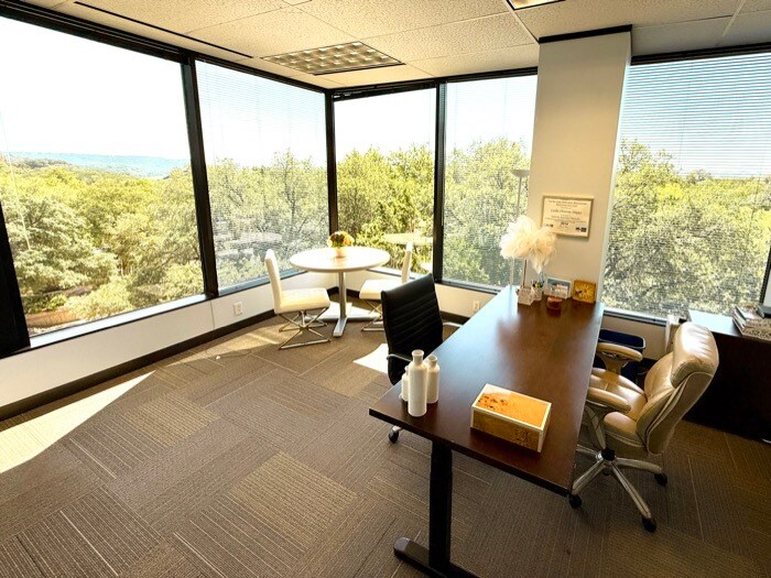 More Photos Of 6300 Bridgepoint Pky, Austin Office For Lease