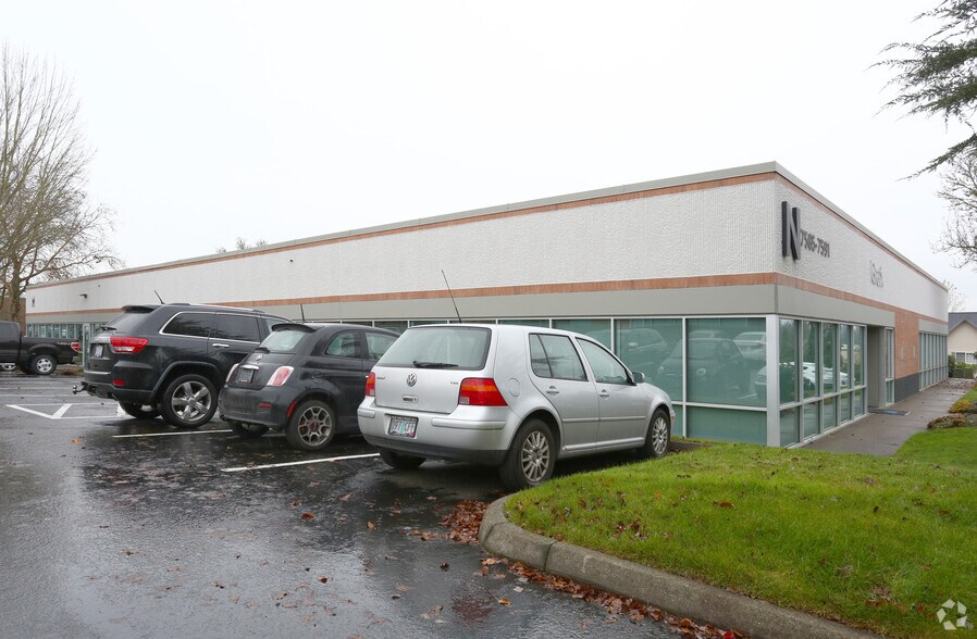 More Photos Of 7585-7591 SW Mohawk St, Tualatin Office For Sale