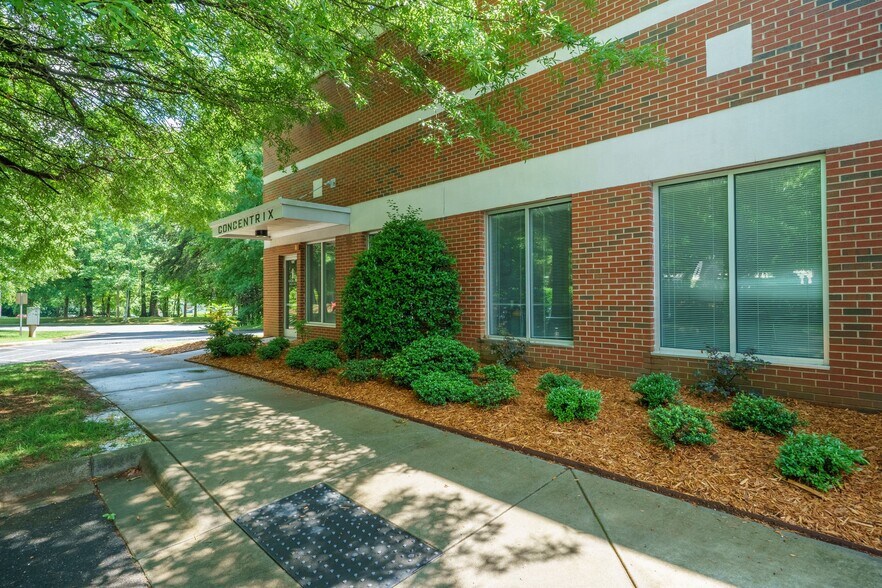 More Photos Of 3120 Latrobe Dr, Charlotte Showroom For Lease