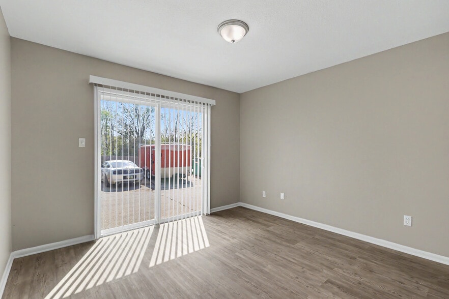 More Photos Of 4671 NW 50th St, Des Moines Apartments For Sale