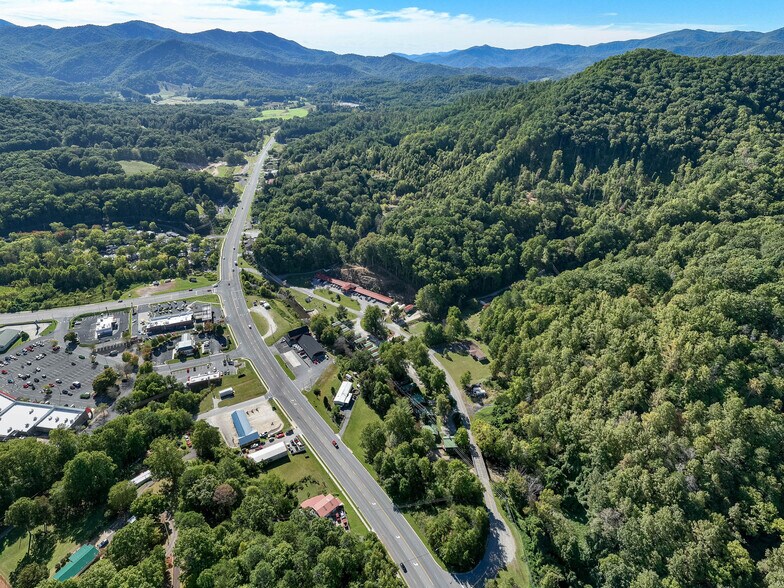 More Photos Of 125 Tee Pee Dr, Whittier Hotel For Sale