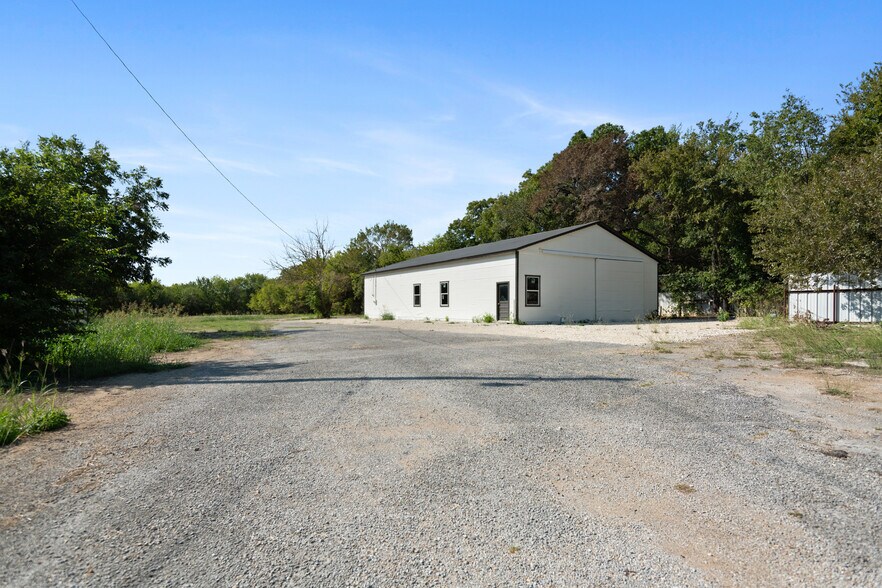 More Photos Of 816 E Main St, Whitesboro Warehouse For Lease