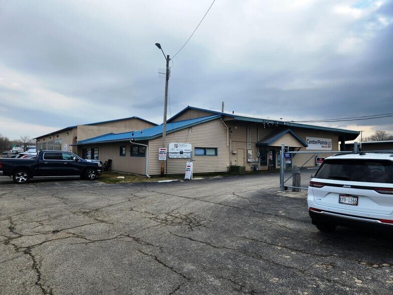 More Photos Of 400 Sussex St, Pewaukee Freestanding For Sale