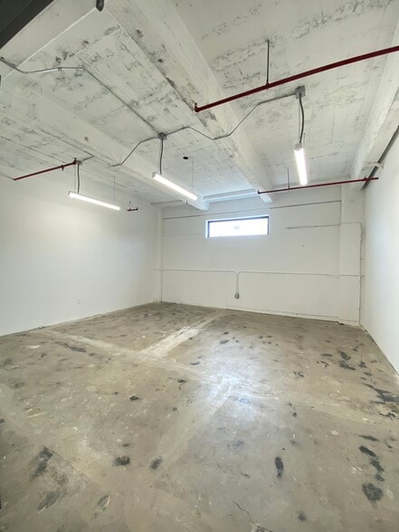 More Photos Of 901 E 31st St, Los Angeles Manufacturing For Lease