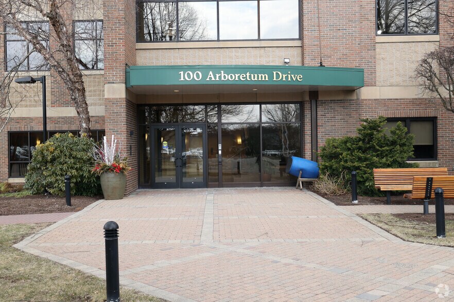 More Photos Of 100 Arboretum Dr, Portsmouth Office For Lease