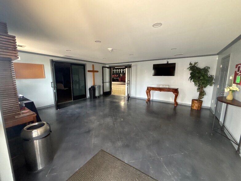 More Photos Of 220 Beaver Rd, Munford Sports And Entertainment For Sale