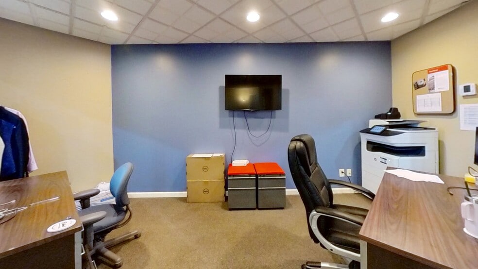 More Photos Of 10412 Allisonville Rd, Fishers Office For Sale