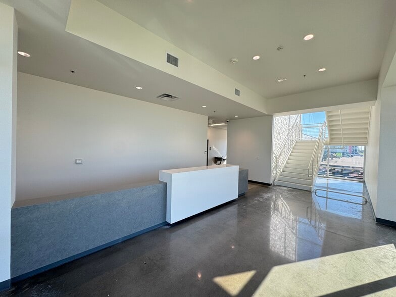 More Photos Of 6101 Grand Pky S, Baytown Distribution For Lease