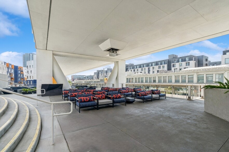 More Photos Of 300 S Santa Fe Ave, Los Angeles Apartments For Lease