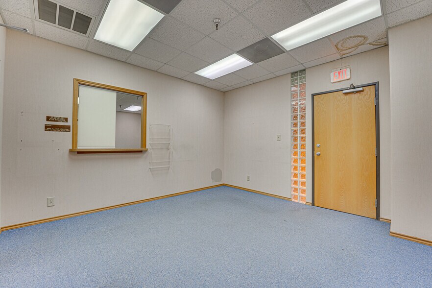 More Photos Of 2909 S Hampton Rd, Dallas Medical For Sale