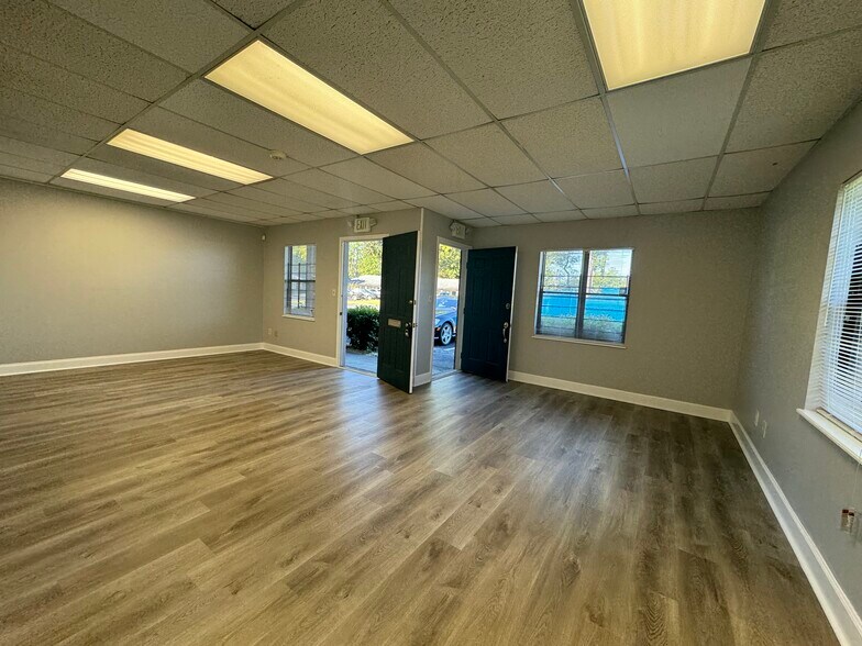 More Photos Of 550 Balmoral Cir N, Jacksonville Medical For Sale