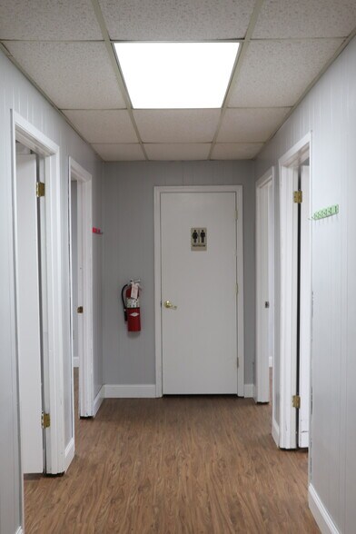 More Photos Of 400 Chestnut St NW, Hartselle Office For Sale