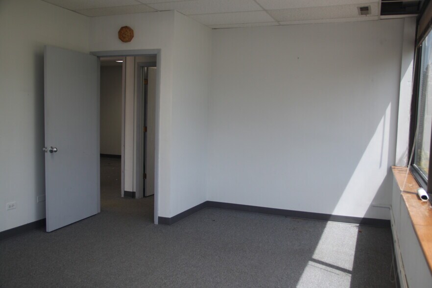 More Photos Of 700 Remington Rd, Schaumburg Light Manufacturing For Lease