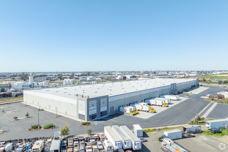 More Photos Of 8670 Fruitridge Rd, Sacramento Warehouse For Lease