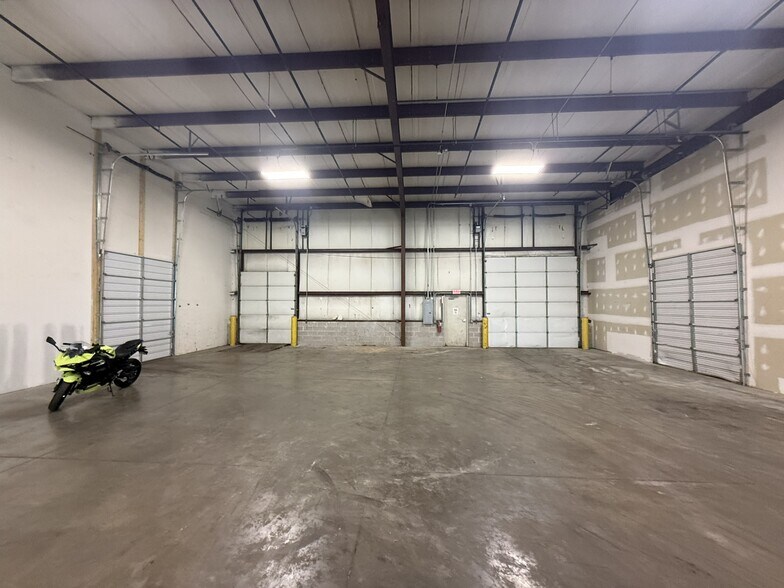 More Photos Of S83W18741-S84W18765 Saturn Dr, Muskego Distribution For Lease