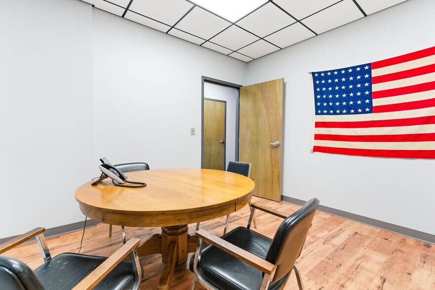 More Photos Of 13720 Aiken Rd, Louisville Warehouse For Lease