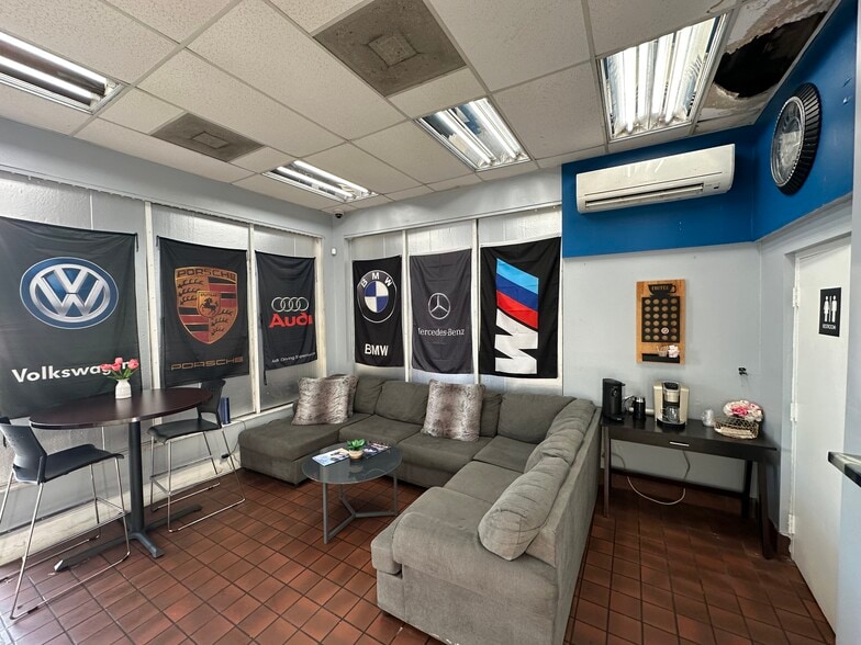 More Photos Of 5541 US Highway 19, New Port Richey Auto Repair For Sale