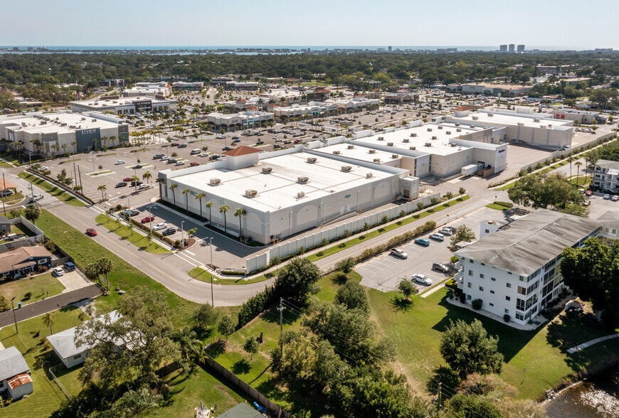 More Photos Of 7967 113th St, Seminole Storefront For Lease