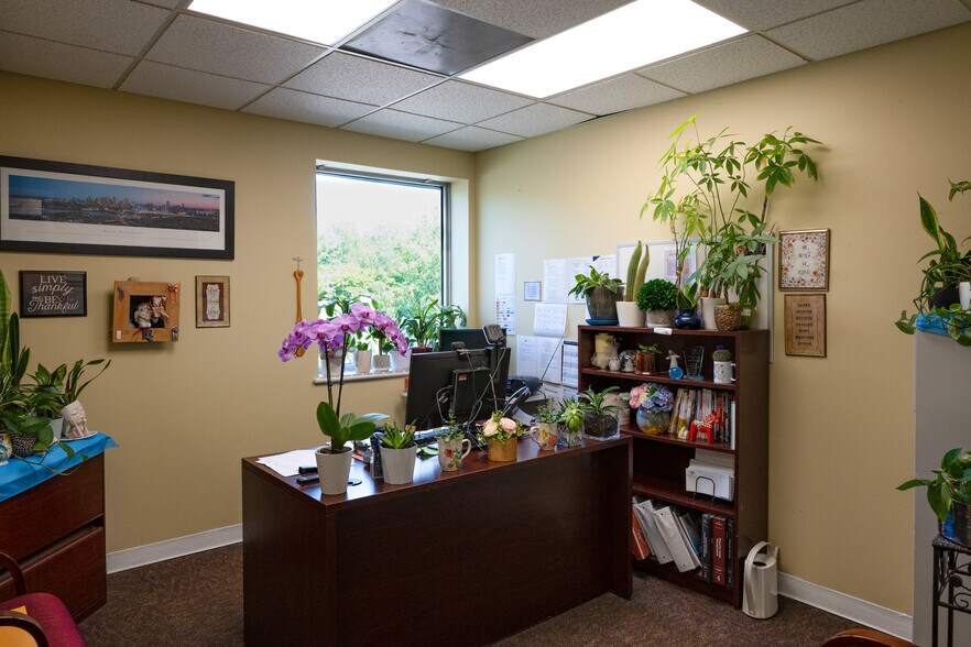 More Photos Of 100 Weymouth St, Rockland Warehouse For Lease