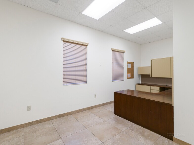 More Photos Of 714 S Peek Rd, Katy Medical For Lease