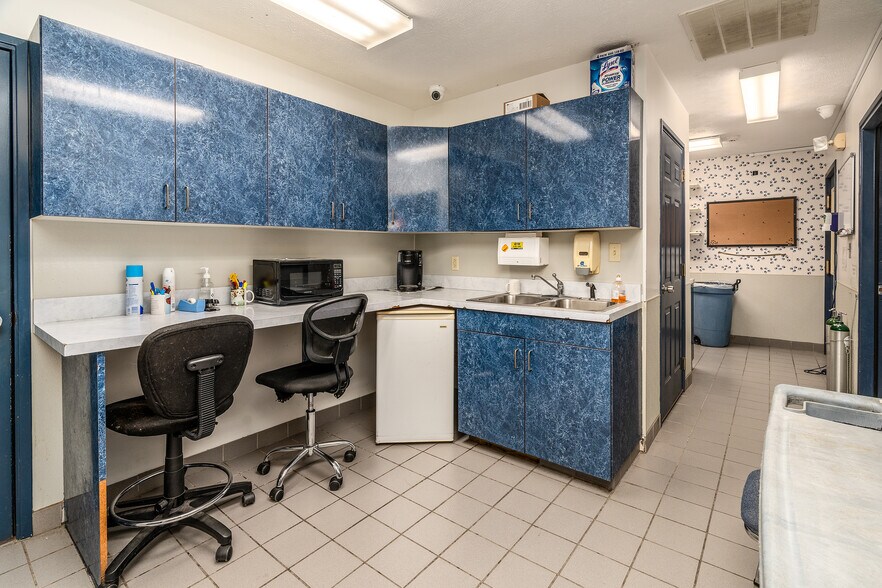 More Photos Of 602 S Court St, Marion Office For Sale